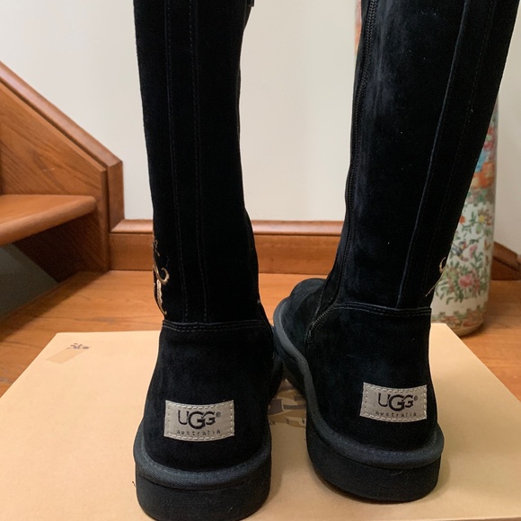 UGG Boots Size 7 - NWB - Picture 4 of 8